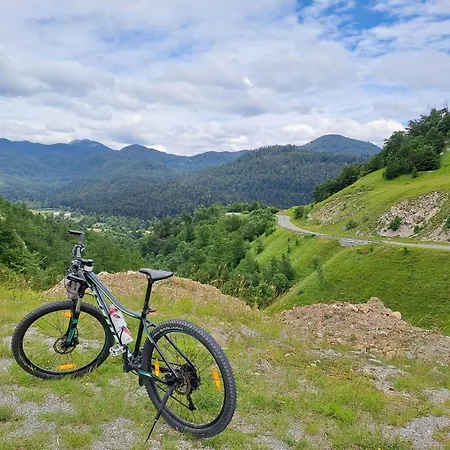 Gorska Lokvarsko Jezero *